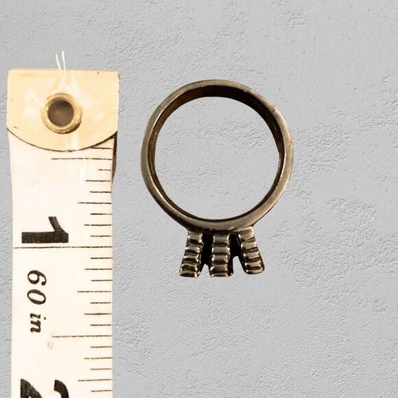 Vintage Brutalist Stacked Bar Sculptural Ring – Mid-Century Modernist Style - Picture 5 of 8